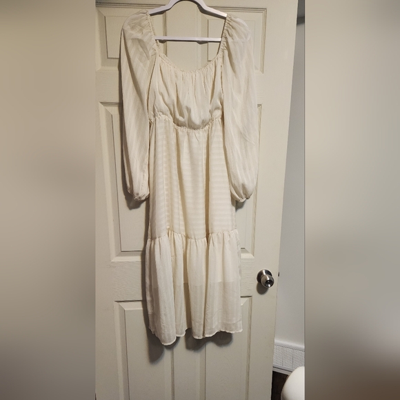 White / cream dress - Picture 2 of 5